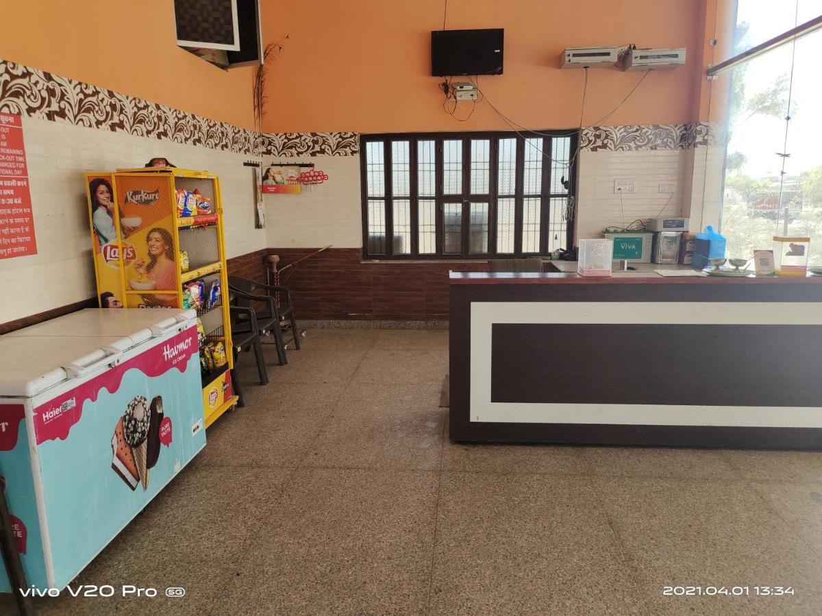 Hotel Purnima Palace Fatehpur  Eksteriør bilde